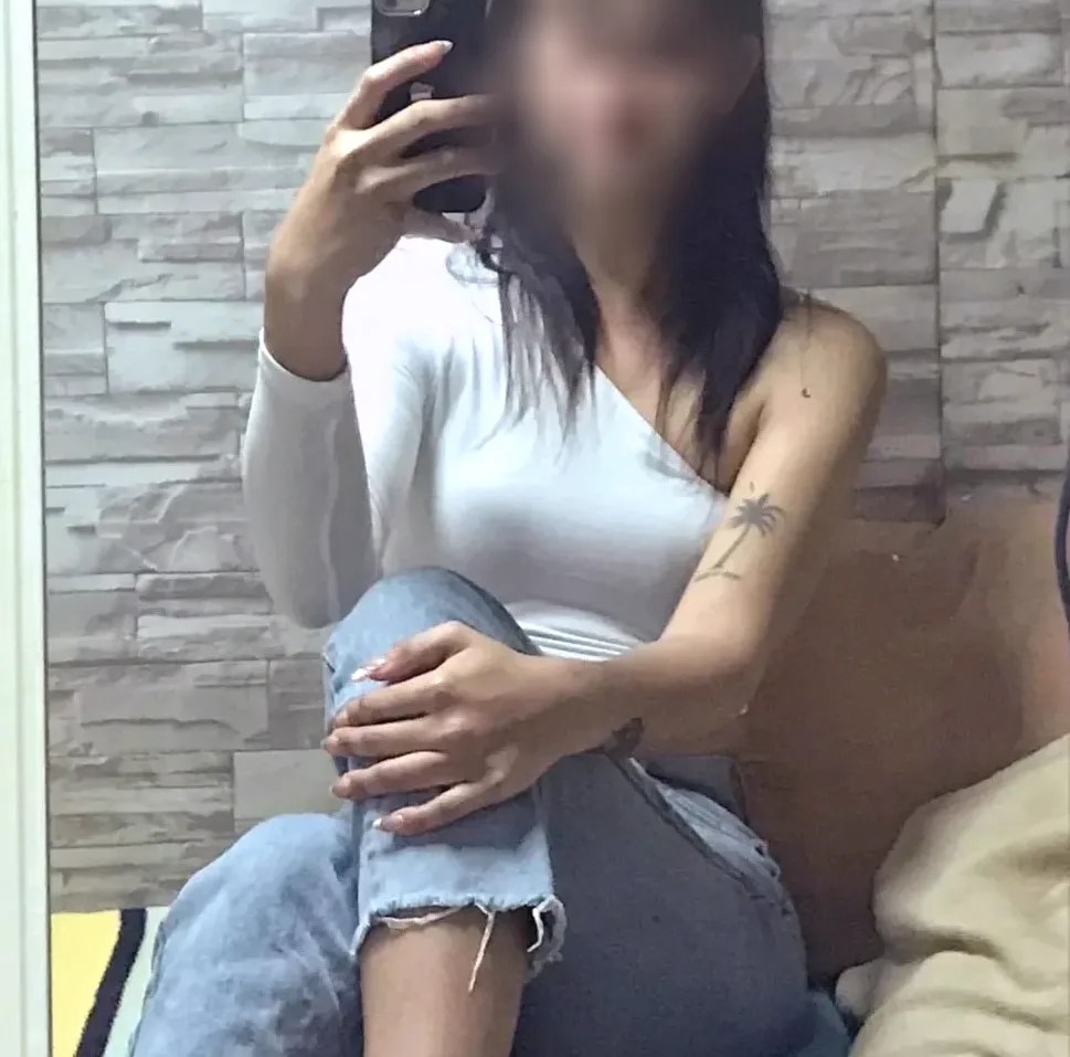 Ela, 32