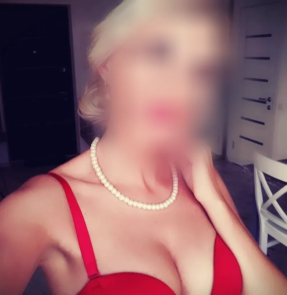 Elena, 36