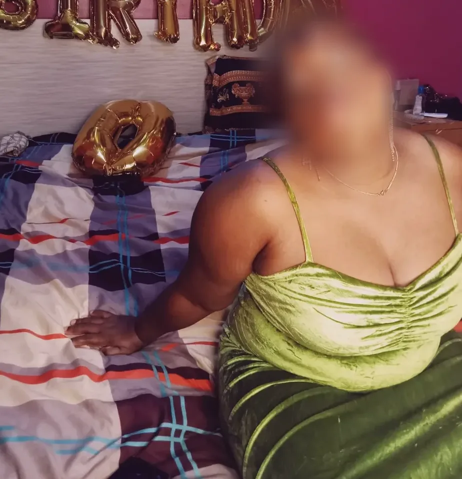 Fiona, 32