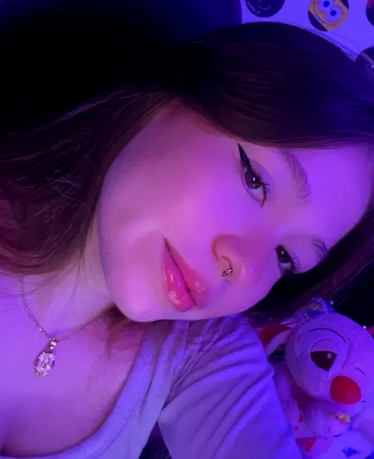 Helena, 24