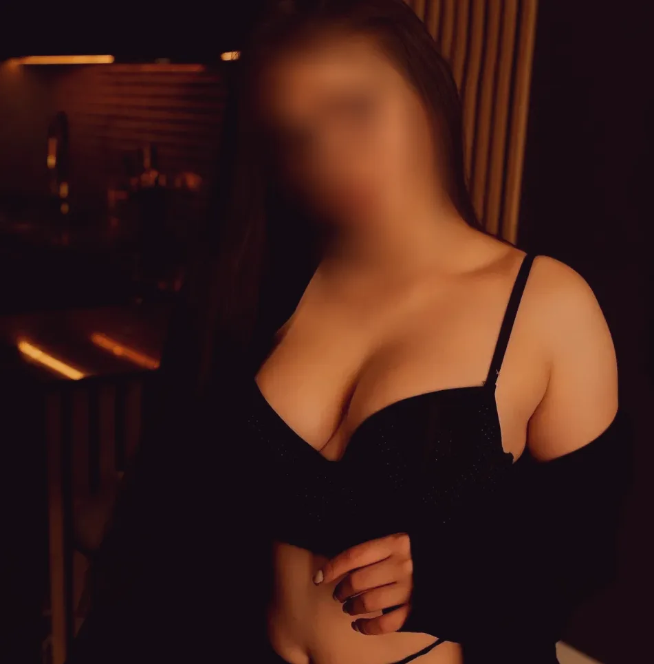 Lilly, 25