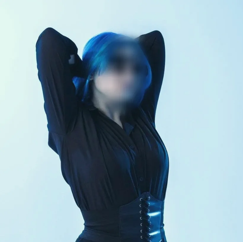 Manuela, 21
